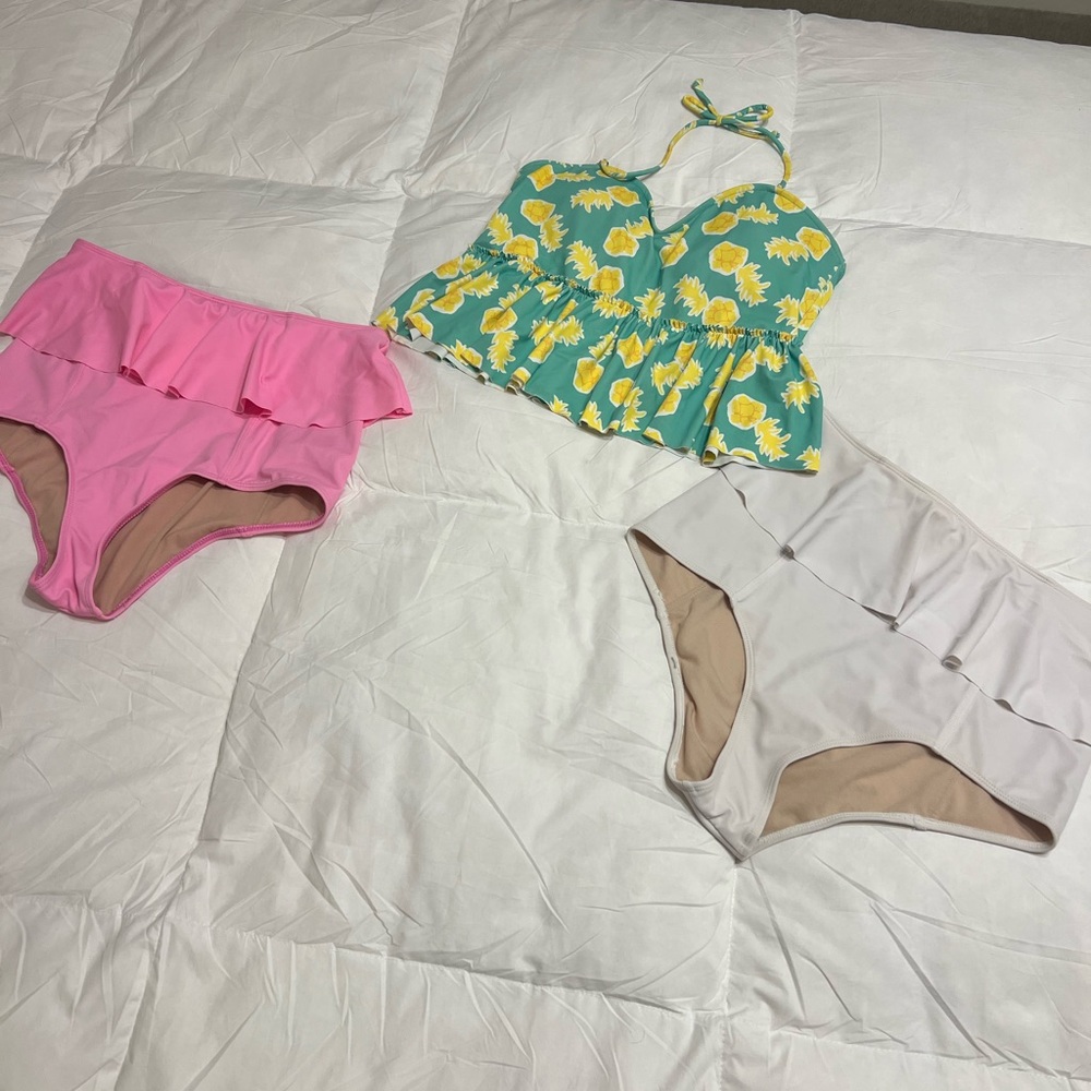 Adorable swimsuit!